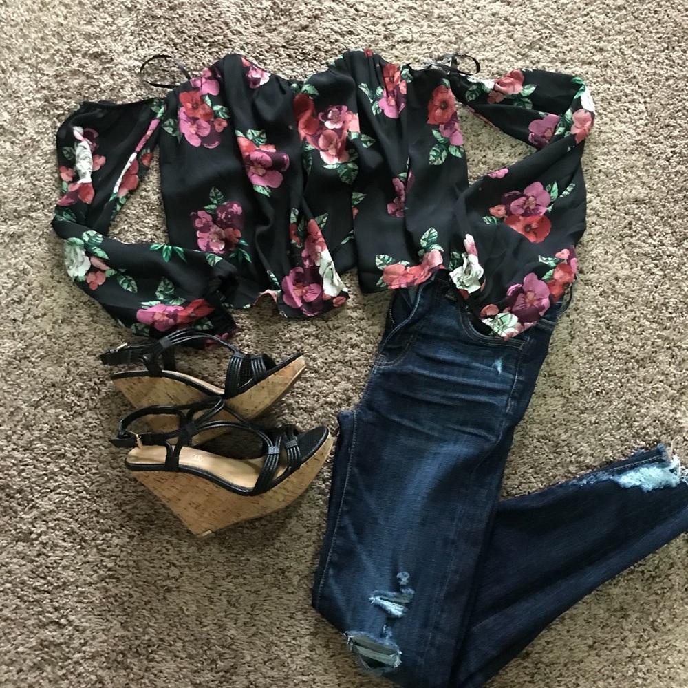 NWT-Floral print crop top blouse!